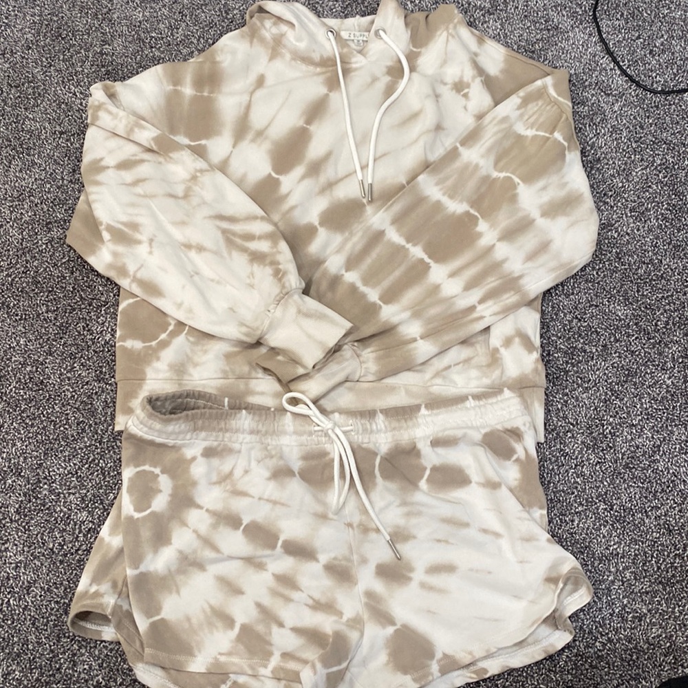 Z supply tie dye two piece sweat set